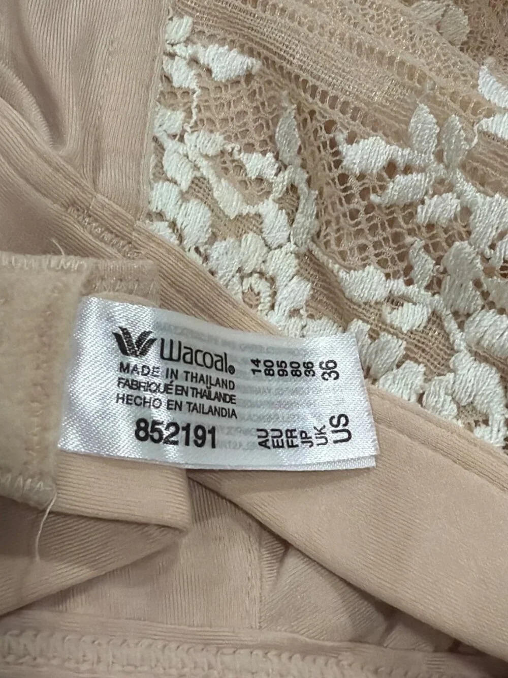 Wacoal Embrace Soft Lace Wireless Bra Beige Size 36 US Delicate Floral Lace Desi